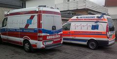 Medical Air Service Assistance GmbH & Co KG, zwei Rettungswagen